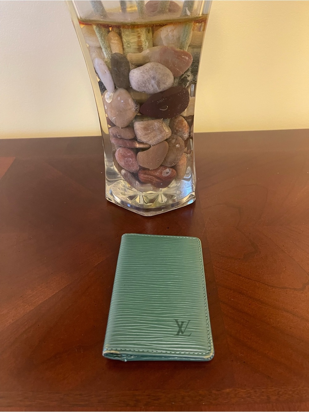 Pre-loved Louis Vuitton Vintage Green Epi Leather Card Case. Serial CA0946
